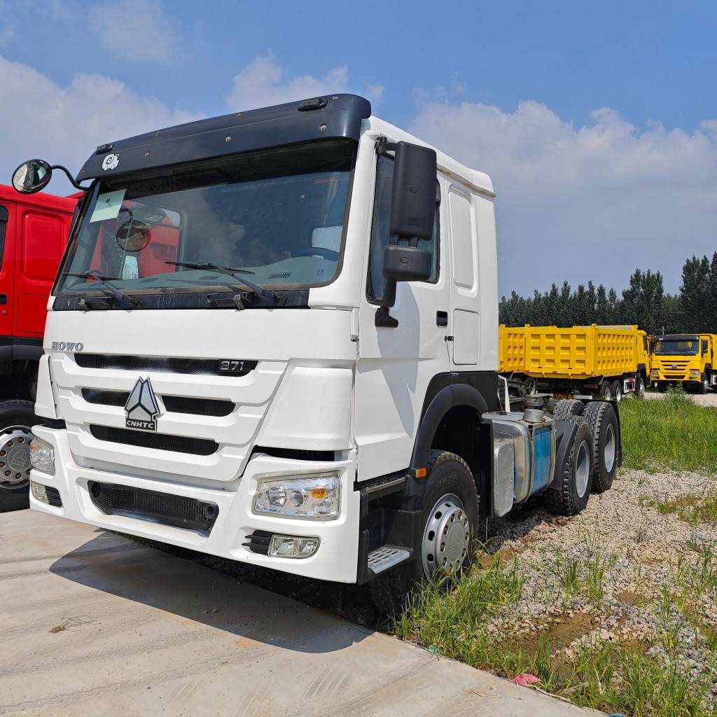 SINOTRUK HOWO 371hp 6X4 tractor