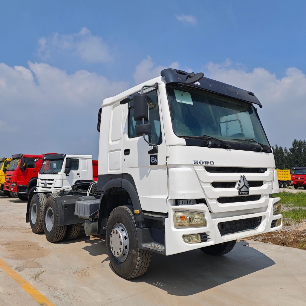 SINOTRUK HOWO 371hp 6X4 tractor