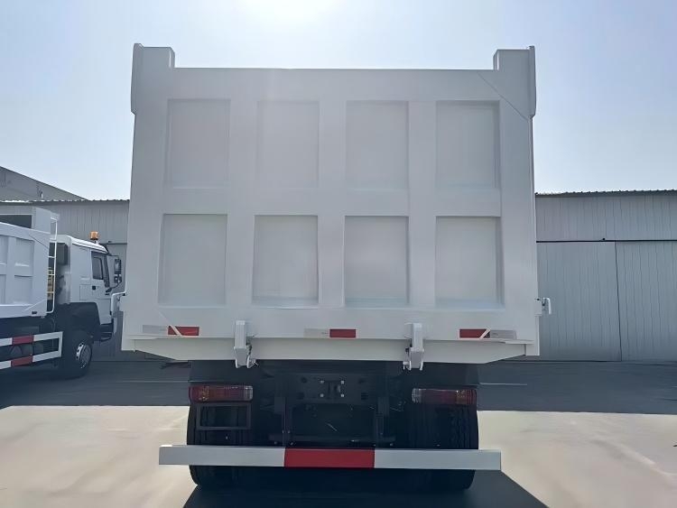 howo 6×4 white